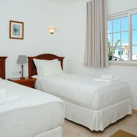 Moradias Rufino Αλμπουφέιρα