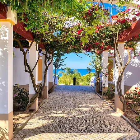 Moradias Rufino Αλμπουφέιρα